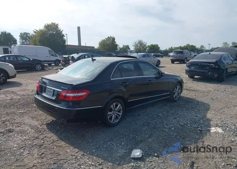 2011 Mercedes-Benz E 350 4Matic z USA, uszkodzony, nr VIN WDDHF8HB1BA424909